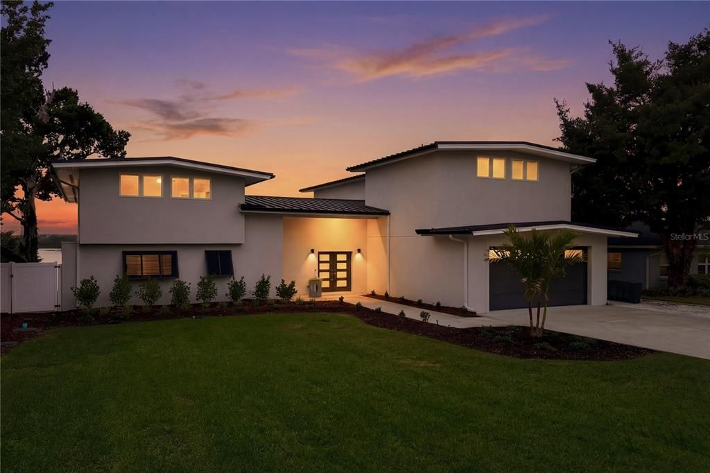 For Sale: $2,575,000 (4 beds, 4 baths, 5460 Square Feet)