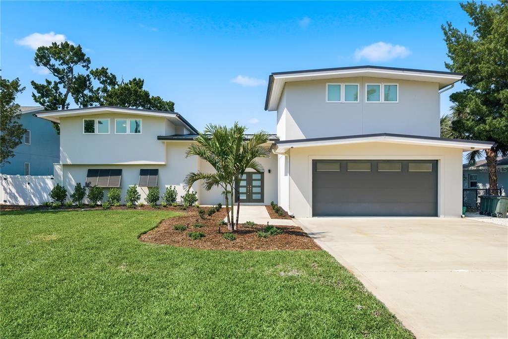 For Sale: $2,575,000 (4 beds, 4 baths, 5460 Square Feet)