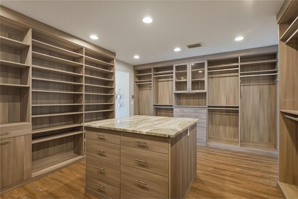 For Sale: $2,575,000 (4 beds, 4 baths, 5460 Square Feet)
