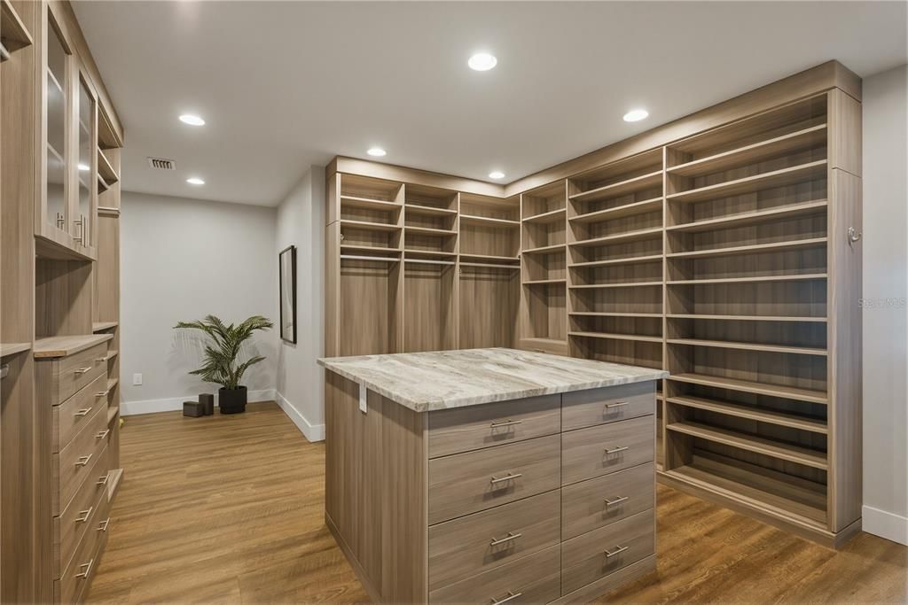 For Sale: $2,575,000 (4 beds, 4 baths, 5460 Square Feet)