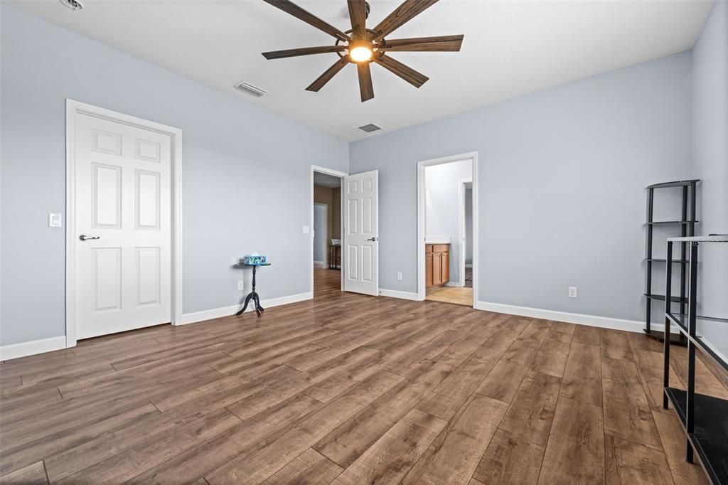 For Sale: $930,000 (4 beds, 3 baths, 3394 Square Feet)