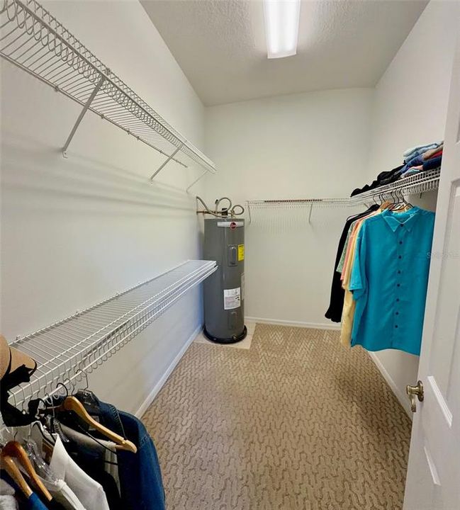 En Venta: $569,900 (3 camas, 3 baños, 2361 Pies cuadrados)