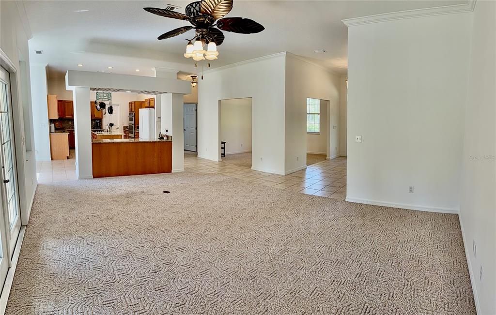 En Venta: $569,900 (3 camas, 3 baños, 2361 Pies cuadrados)