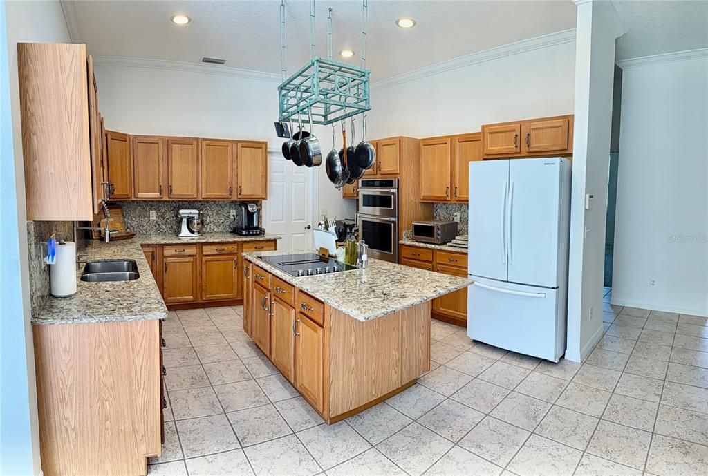 En Venta: $569,900 (3 camas, 3 baños, 2361 Pies cuadrados)