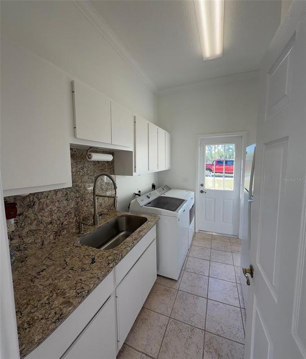 En Venta: $569,900 (3 camas, 3 baños, 2361 Pies cuadrados)