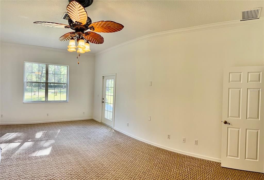 En Venta: $569,900 (3 camas, 3 baños, 2361 Pies cuadrados)