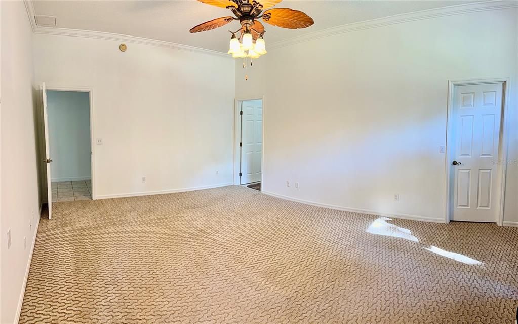 En Venta: $569,900 (3 camas, 3 baños, 2361 Pies cuadrados)