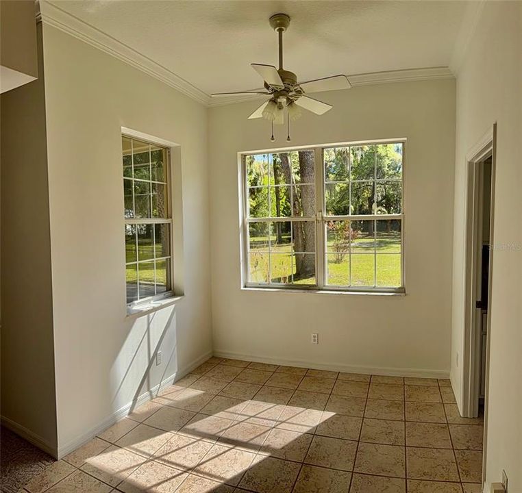 En Venta: $569,900 (3 camas, 3 baños, 2361 Pies cuadrados)