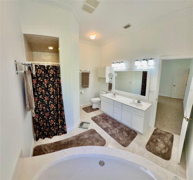 En Venta: $569,900 (3 camas, 3 baños, 2361 Pies cuadrados)