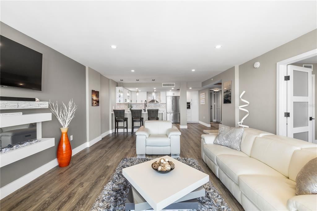 En Venta: $549,000 (2 camas, 2 baños, 1240 Pies cuadrados)