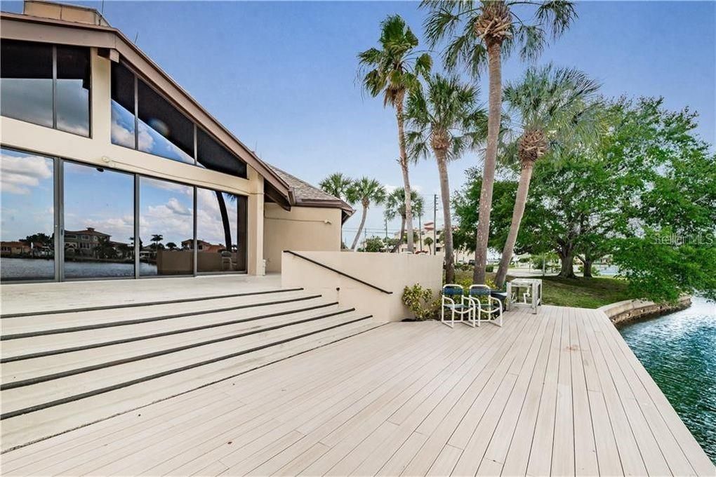 En Venta: $549,000 (2 camas, 2 baños, 1240 Pies cuadrados)