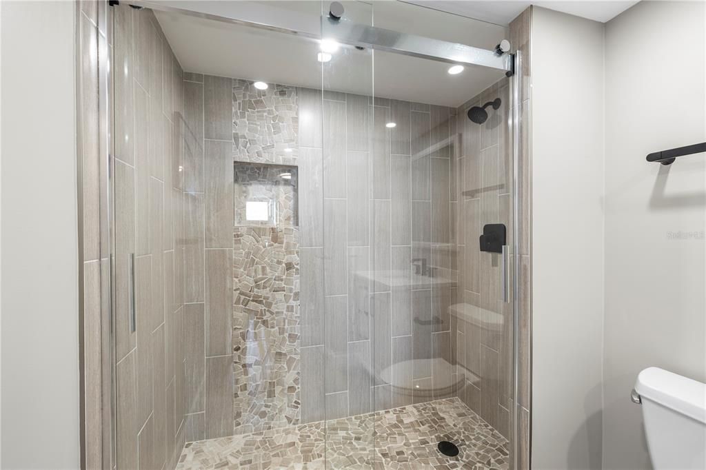 En Venta: $549,000 (2 camas, 2 baños, 1240 Pies cuadrados)