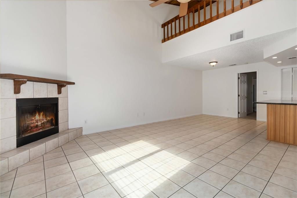 For Sale: $439,000 (2 beds, 2 baths, 1292 Square Feet)