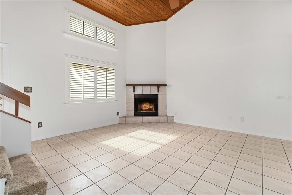 For Sale: $439,000 (2 beds, 2 baths, 1292 Square Feet)