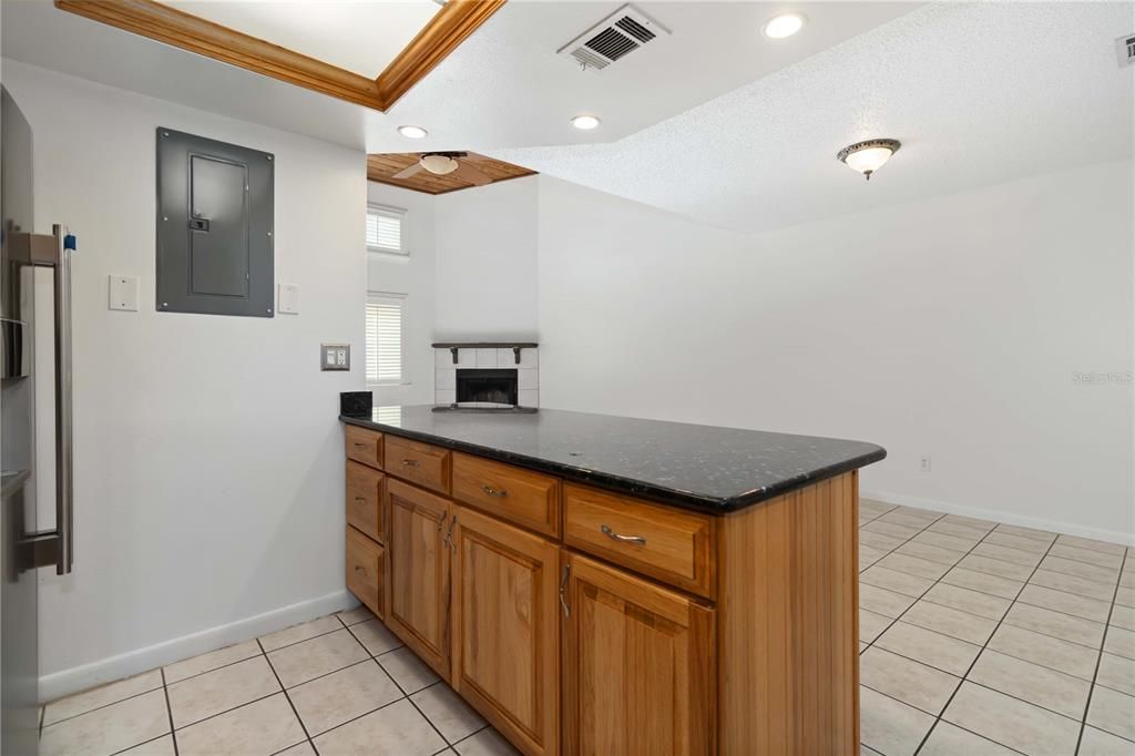 For Sale: $439,000 (2 beds, 2 baths, 1292 Square Feet)
