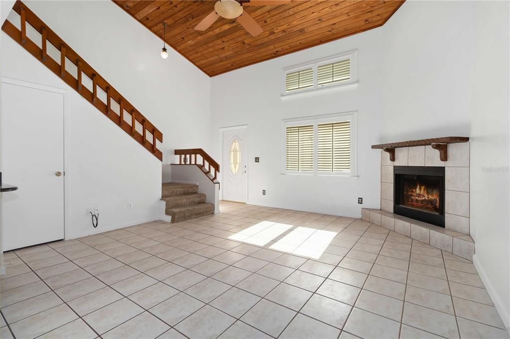 For Sale: $439,000 (2 beds, 2 baths, 1292 Square Feet)