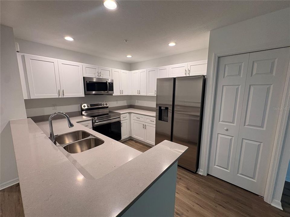 Activo con contrato: $189,900 (2 camas, 2 baños, 1100 Pies cuadrados)
