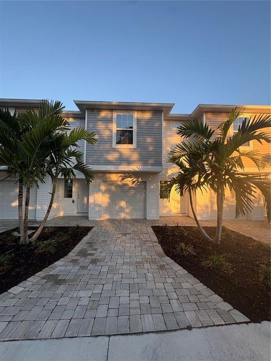 Activo con contrato: $189,900 (2 camas, 2 baños, 1100 Pies cuadrados)