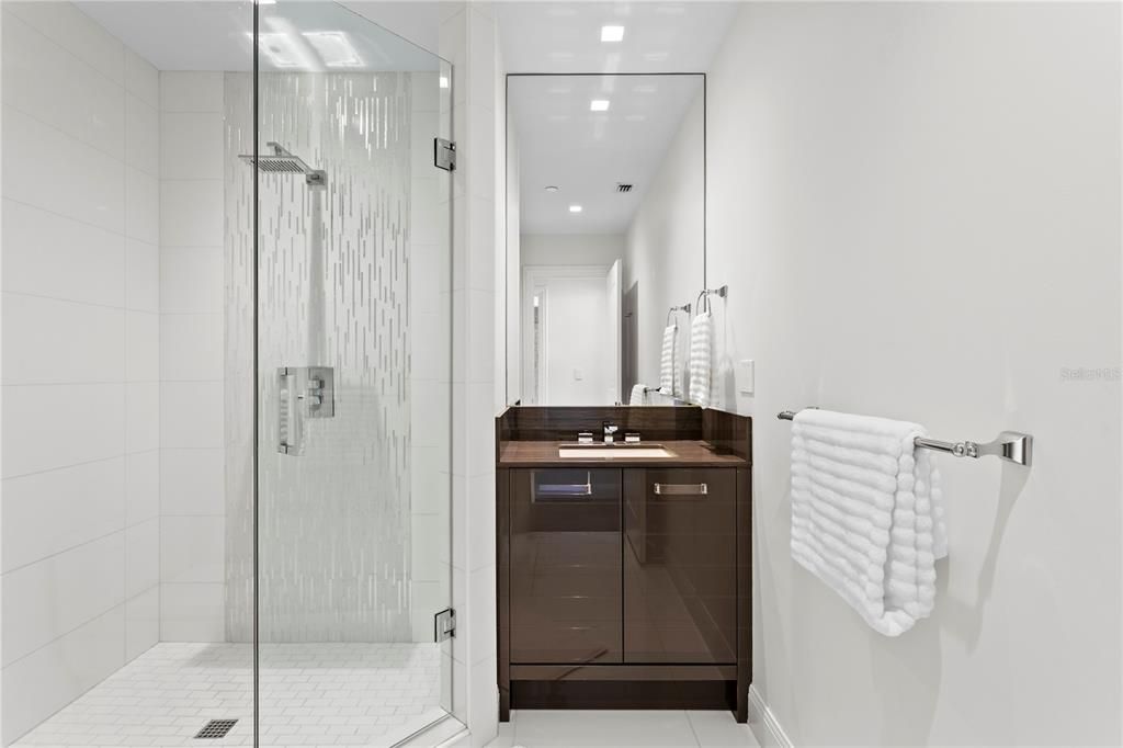 For Rent: $20,000 (4 beds, 5 baths, 4816 Square Feet)