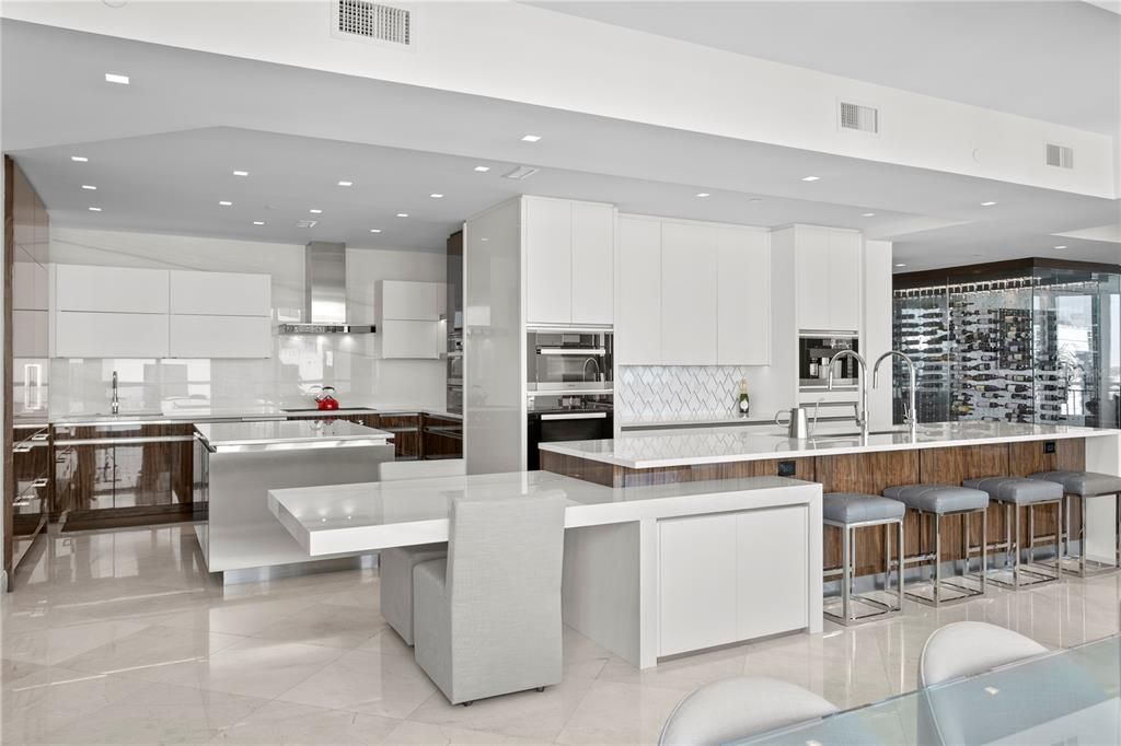 For Rent: $20,000 (4 beds, 5 baths, 4816 Square Feet)