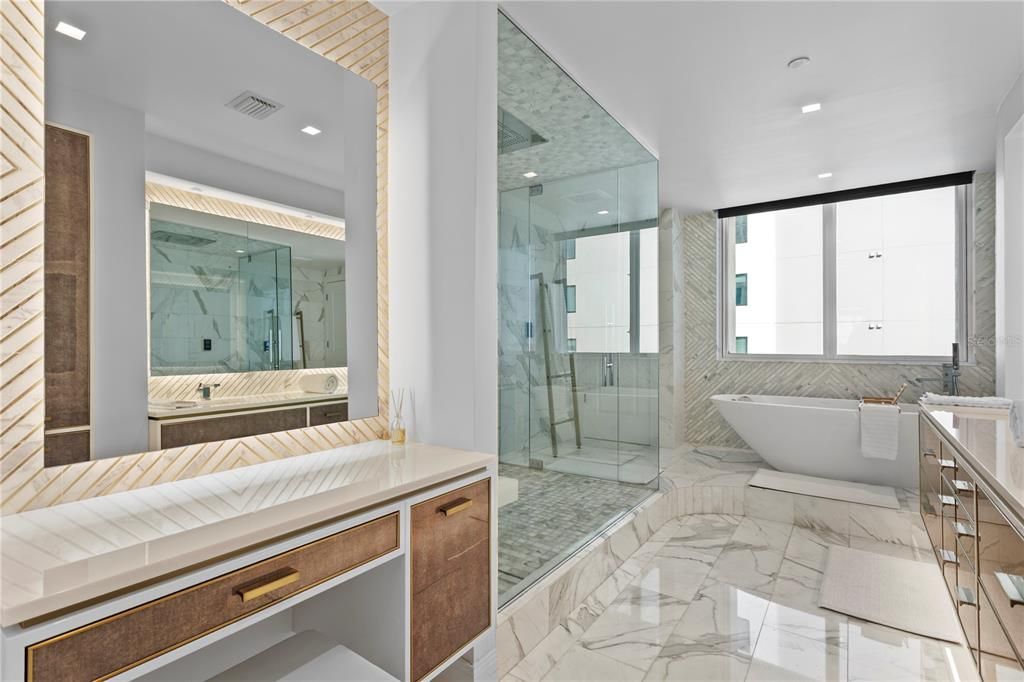 For Rent: $20,000 (4 beds, 5 baths, 4816 Square Feet)
