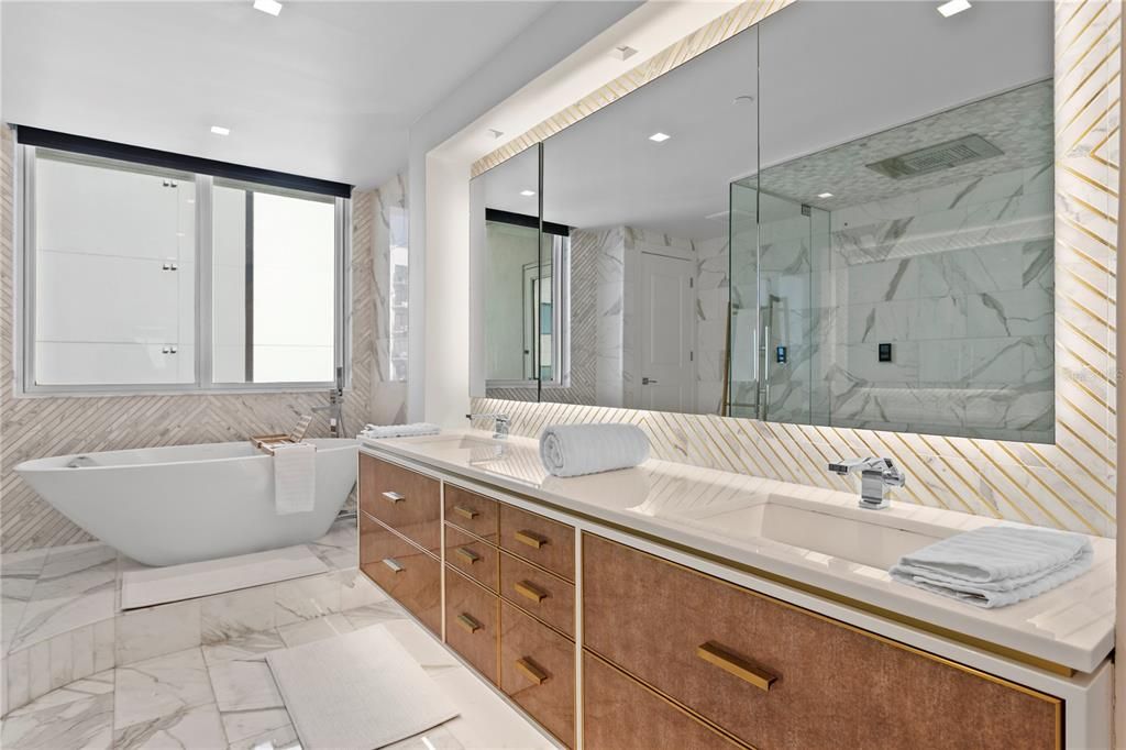 For Rent: $20,000 (4 beds, 5 baths, 4816 Square Feet)