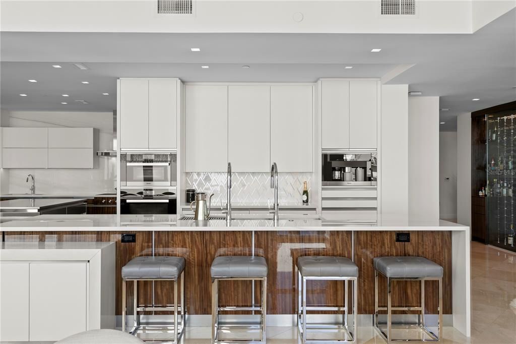 For Rent: $20,000 (4 beds, 5 baths, 4816 Square Feet)