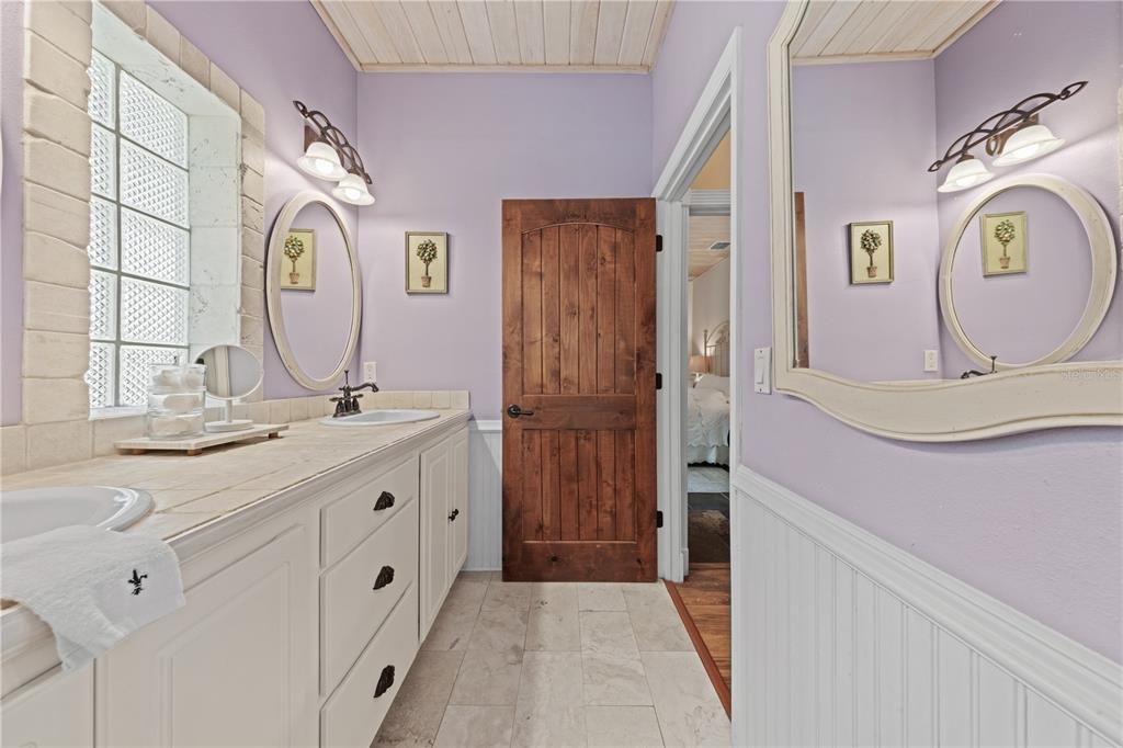 Activo con contrato: $899,900 (4 camas, 2 baños, 2801 Pies cuadrados)