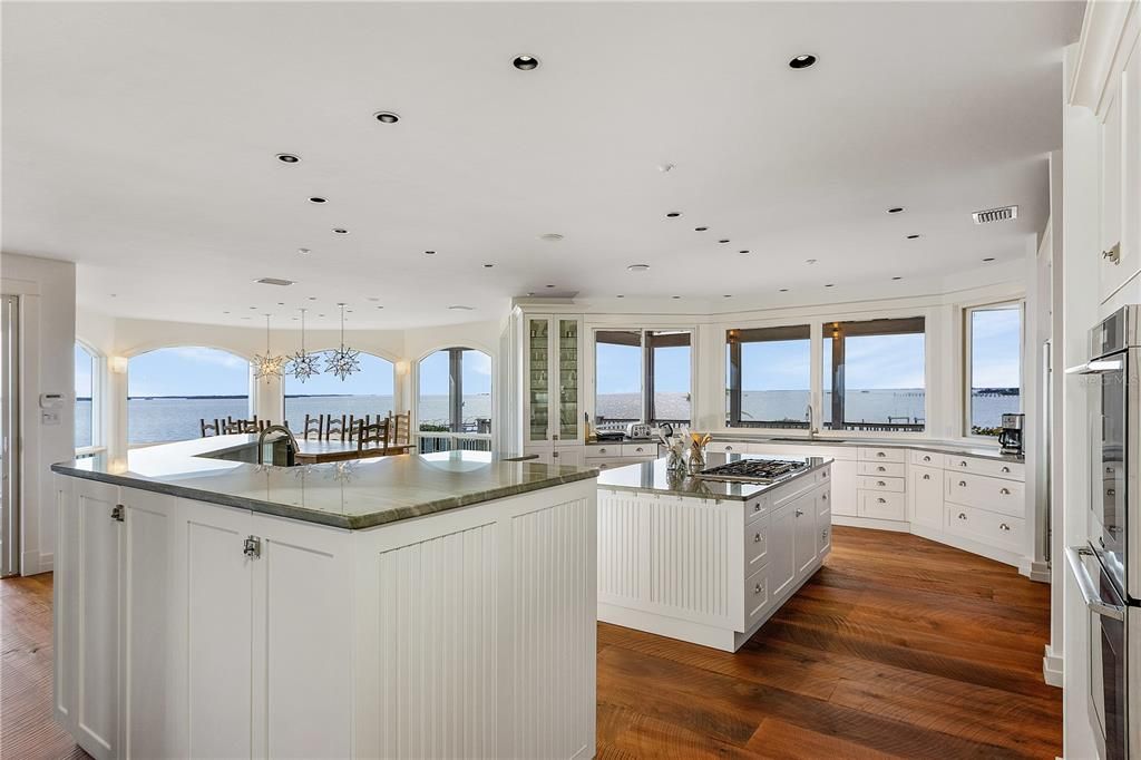 For Sale: $6,400,000 (5 beds, 5 baths, 6878 Square Feet)