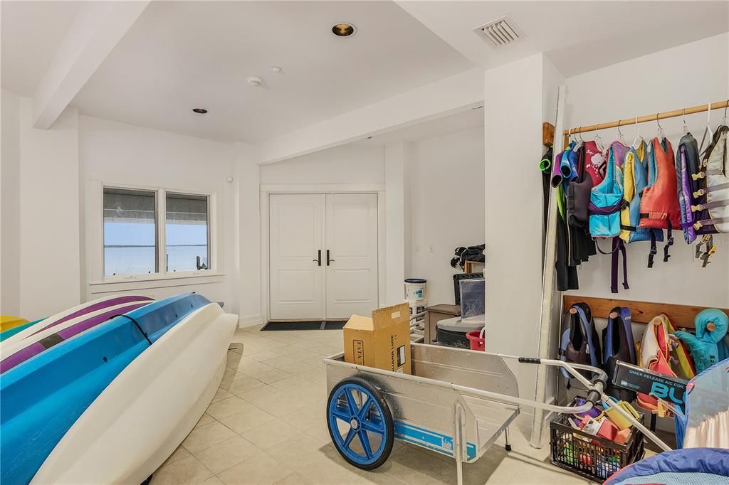For Sale: $6,400,000 (5 beds, 5 baths, 6878 Square Feet)