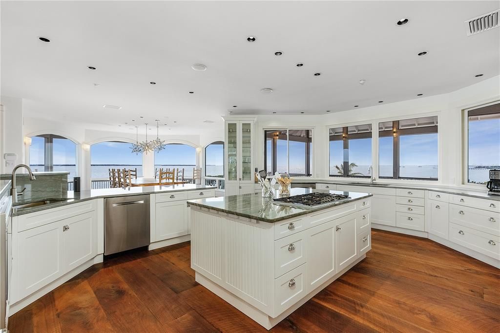 For Sale: $6,400,000 (5 beds, 5 baths, 6878 Square Feet)