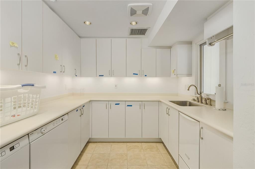 For Sale: $6,400,000 (5 beds, 5 baths, 6878 Square Feet)