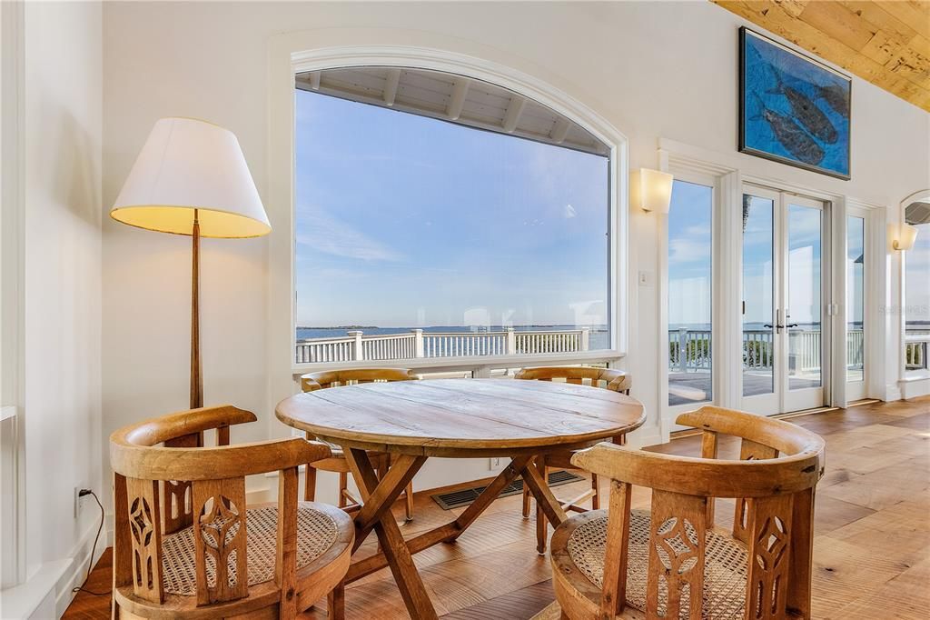 For Sale: $6,400,000 (5 beds, 5 baths, 6878 Square Feet)
