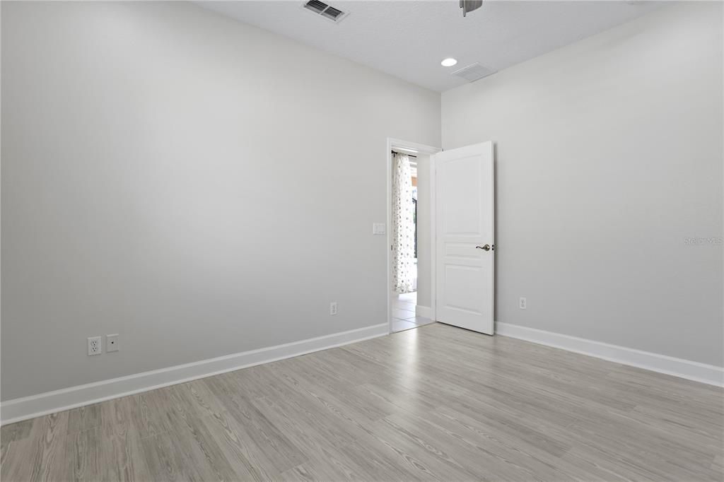 Activo con contrato: $750,000 (5 camas, 3 baños, 2965 Pies cuadrados)