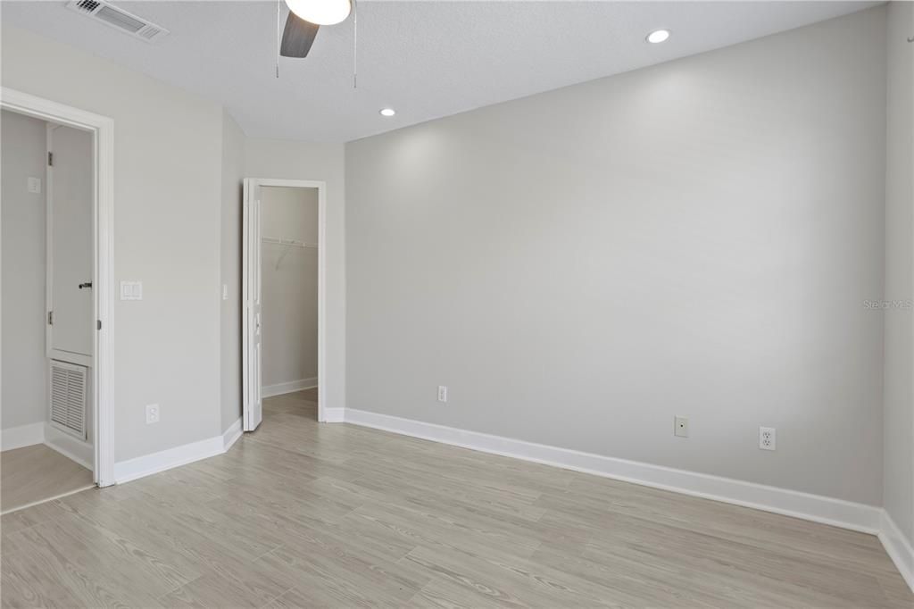 Activo con contrato: $750,000 (5 camas, 3 baños, 2965 Pies cuadrados)