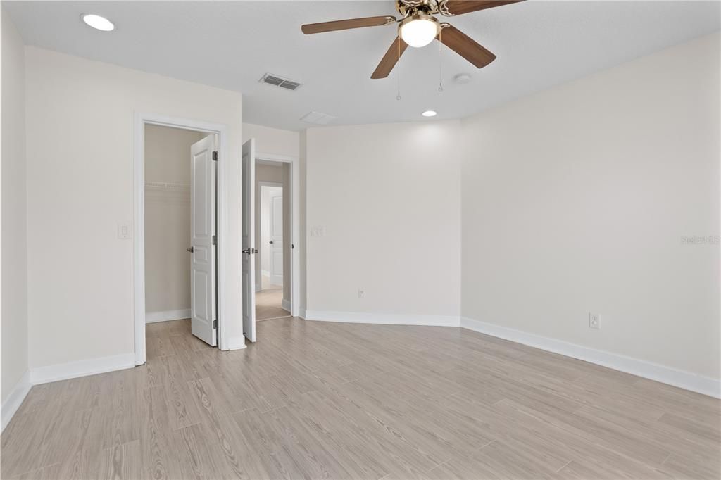 Activo con contrato: $750,000 (5 camas, 3 baños, 2965 Pies cuadrados)