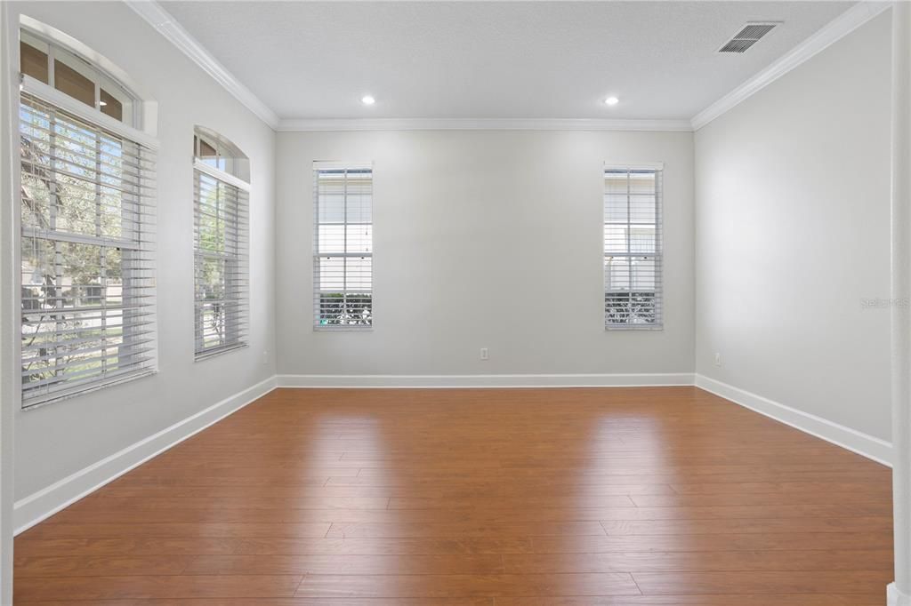 Activo con contrato: $750,000 (5 camas, 3 baños, 2965 Pies cuadrados)