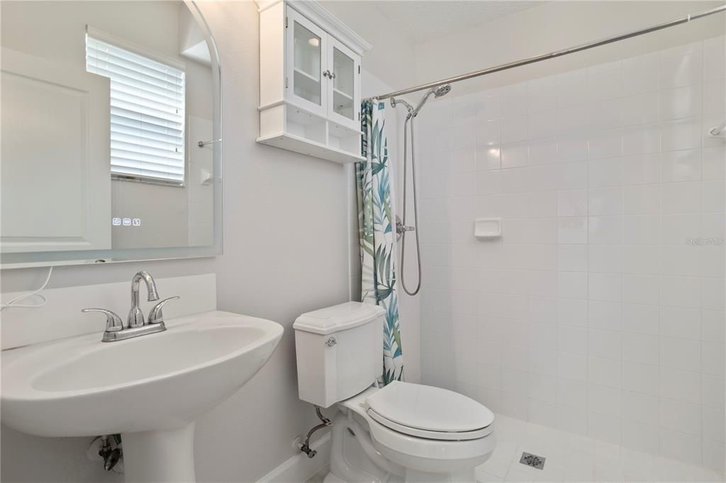 Activo con contrato: $750,000 (5 camas, 3 baños, 2965 Pies cuadrados)