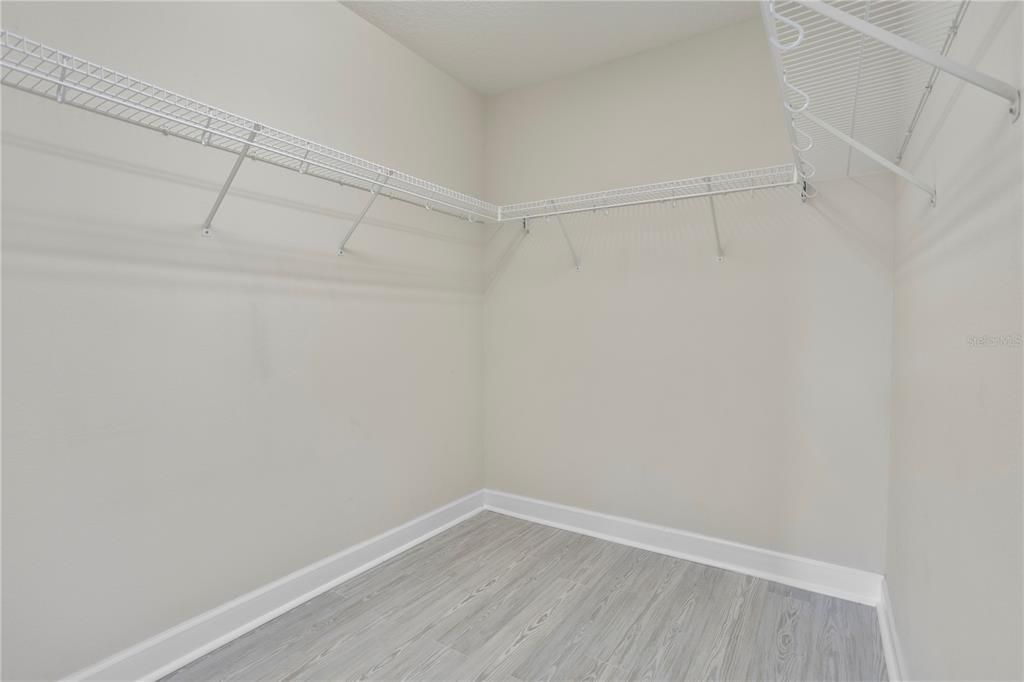 Activo con contrato: $750,000 (5 camas, 3 baños, 2965 Pies cuadrados)