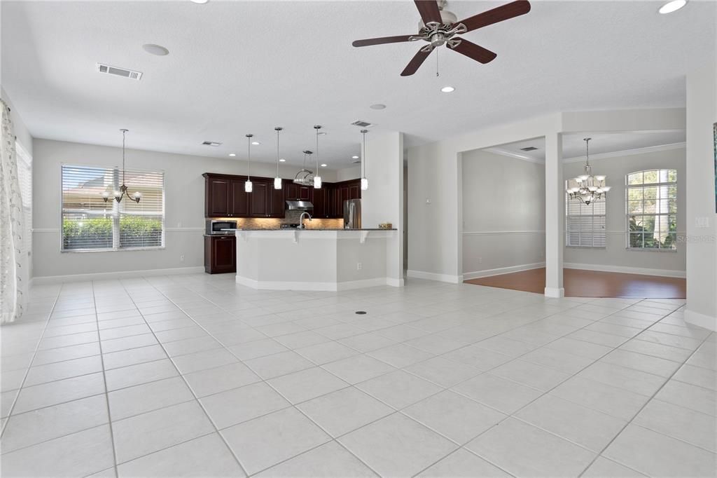 Activo con contrato: $750,000 (5 camas, 3 baños, 2965 Pies cuadrados)