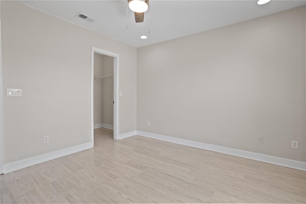 Activo con contrato: $750,000 (5 camas, 3 baños, 2965 Pies cuadrados)