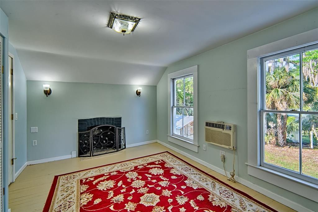 For Sale: $330,000 (4 beds, 2 baths, 1401 Square Feet)