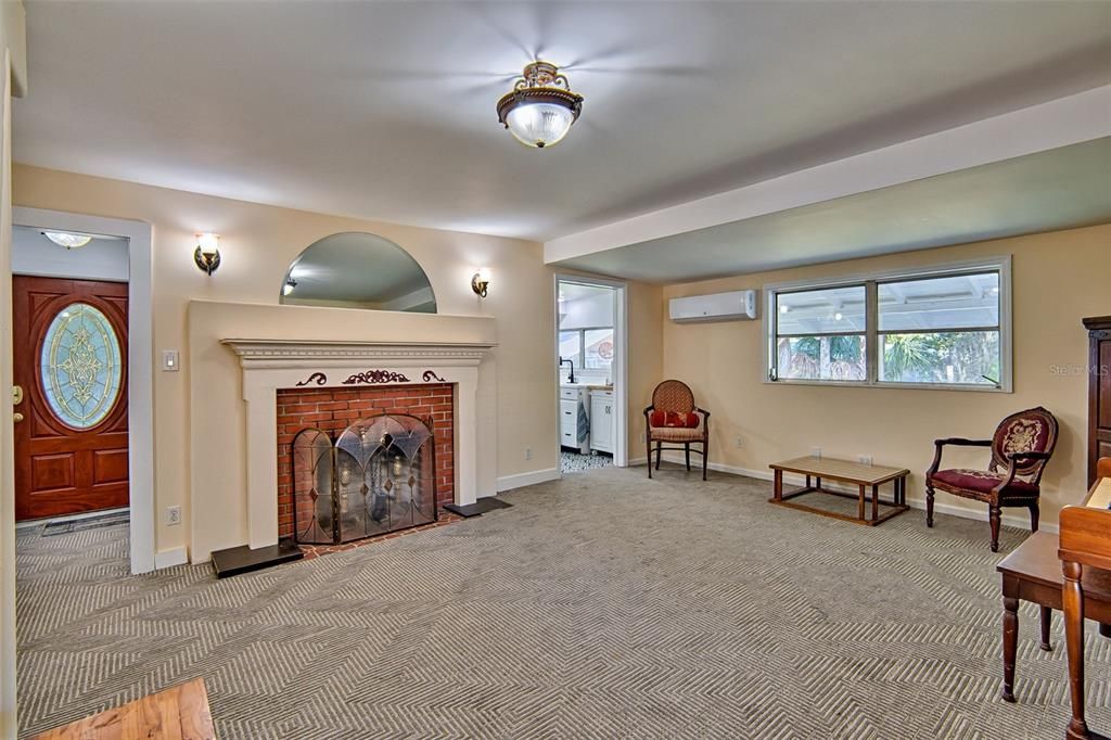 For Sale: $330,000 (4 beds, 2 baths, 1401 Square Feet)