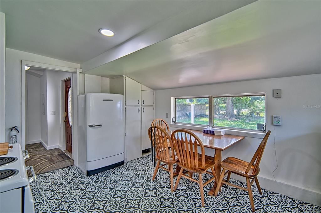 For Sale: $330,000 (4 beds, 2 baths, 1401 Square Feet)