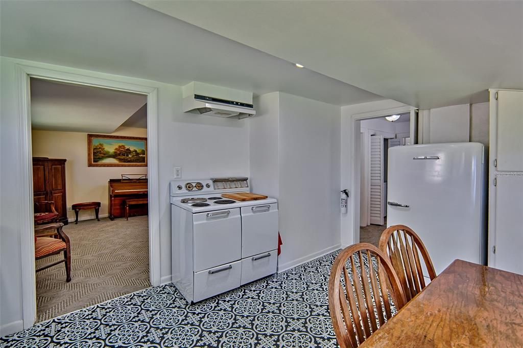 For Sale: $330,000 (4 beds, 2 baths, 1401 Square Feet)