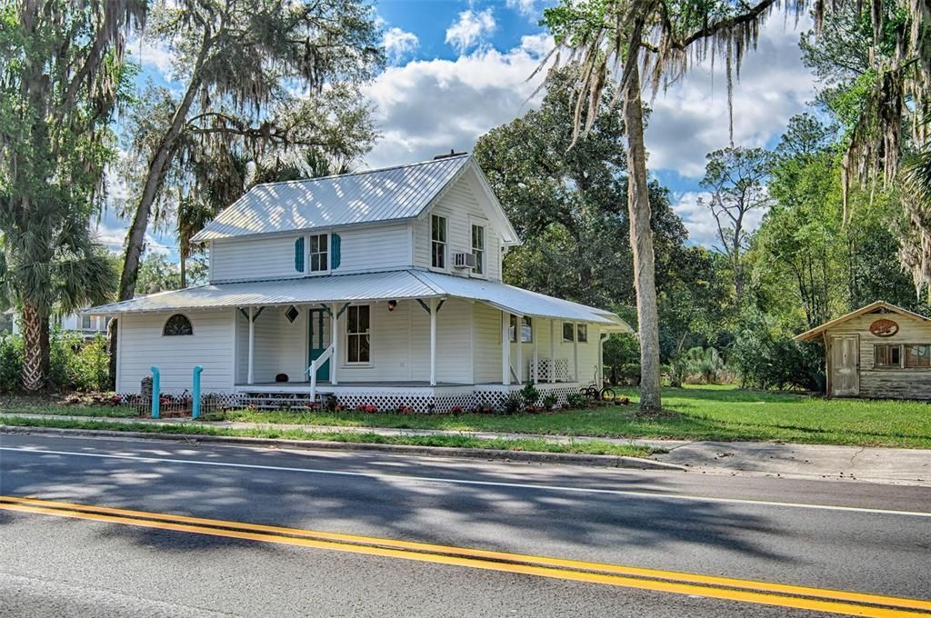 For Sale: $330,000 (4 beds, 2 baths, 1401 Square Feet)