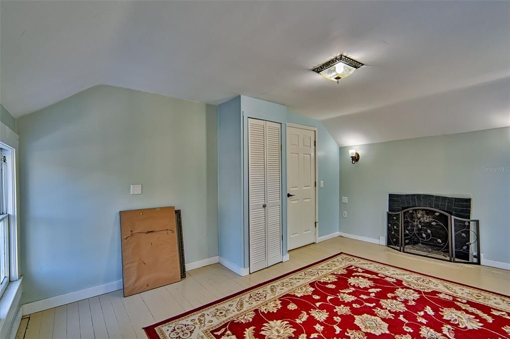 For Sale: $330,000 (4 beds, 2 baths, 1401 Square Feet)