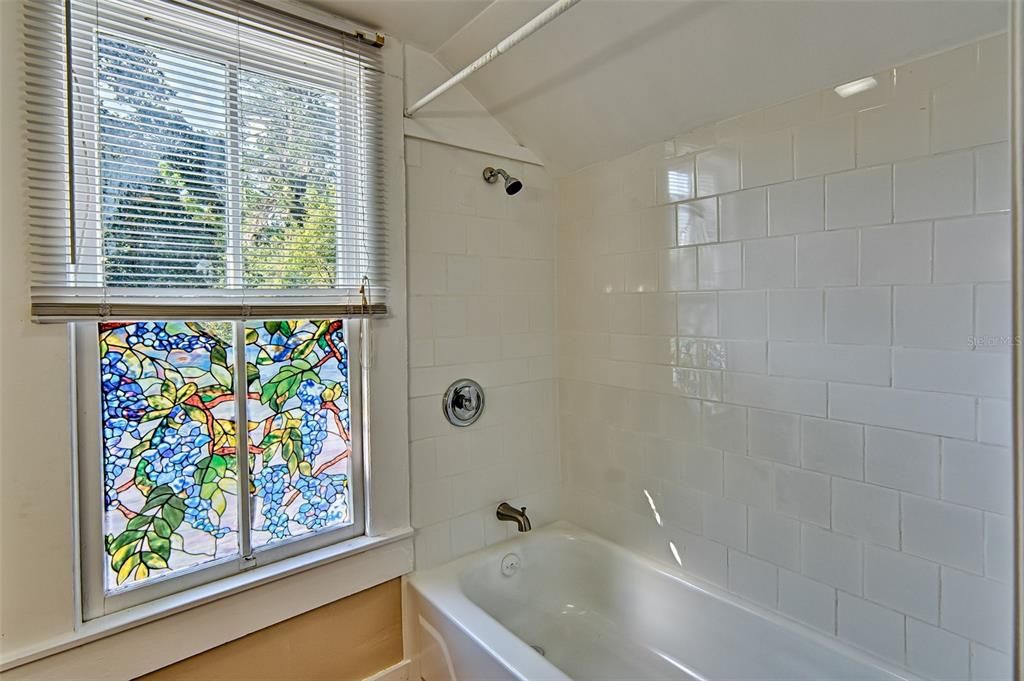 For Sale: $330,000 (4 beds, 2 baths, 1401 Square Feet)