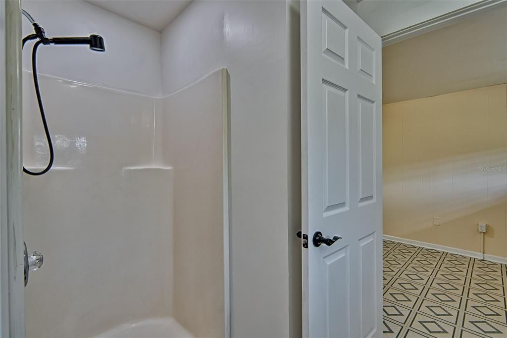 For Sale: $330,000 (4 beds, 2 baths, 1401 Square Feet)