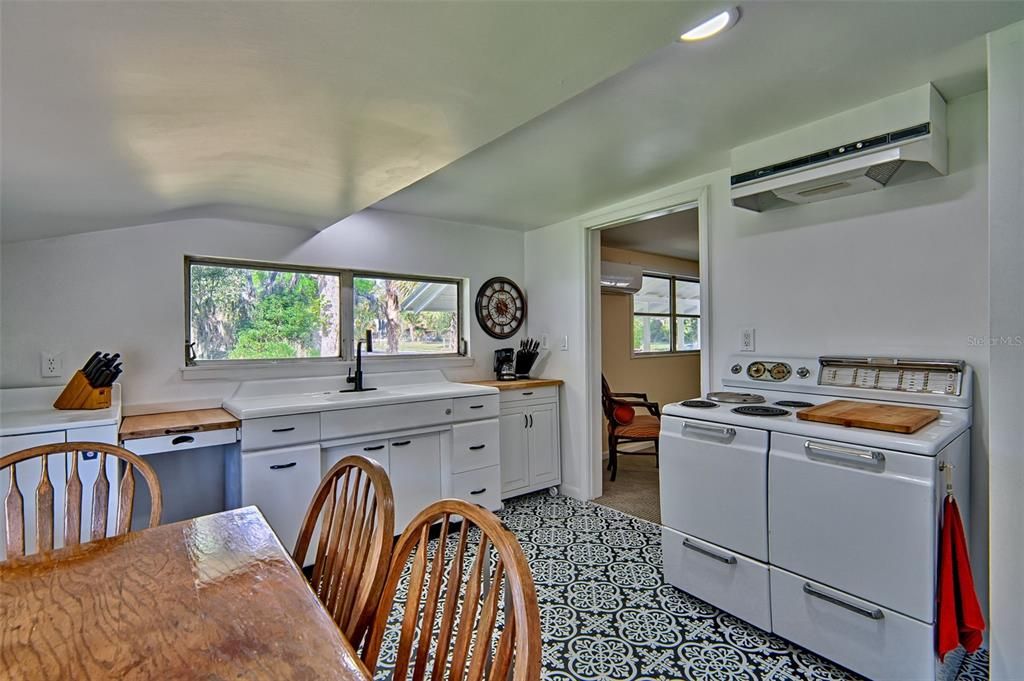 For Sale: $330,000 (4 beds, 2 baths, 1401 Square Feet)